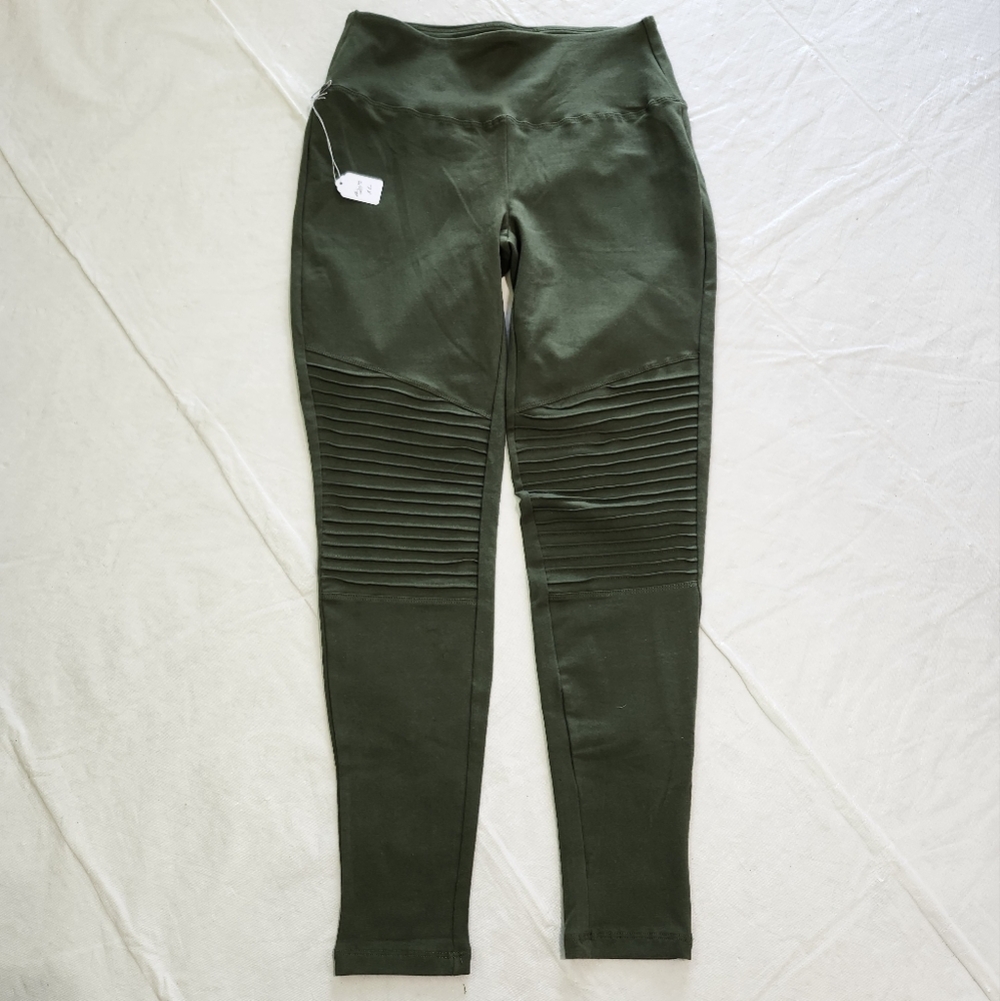 Zenana Outfitters Amy Green Cotton Wide Waistband Moto Leggings - Picture 3 of 11